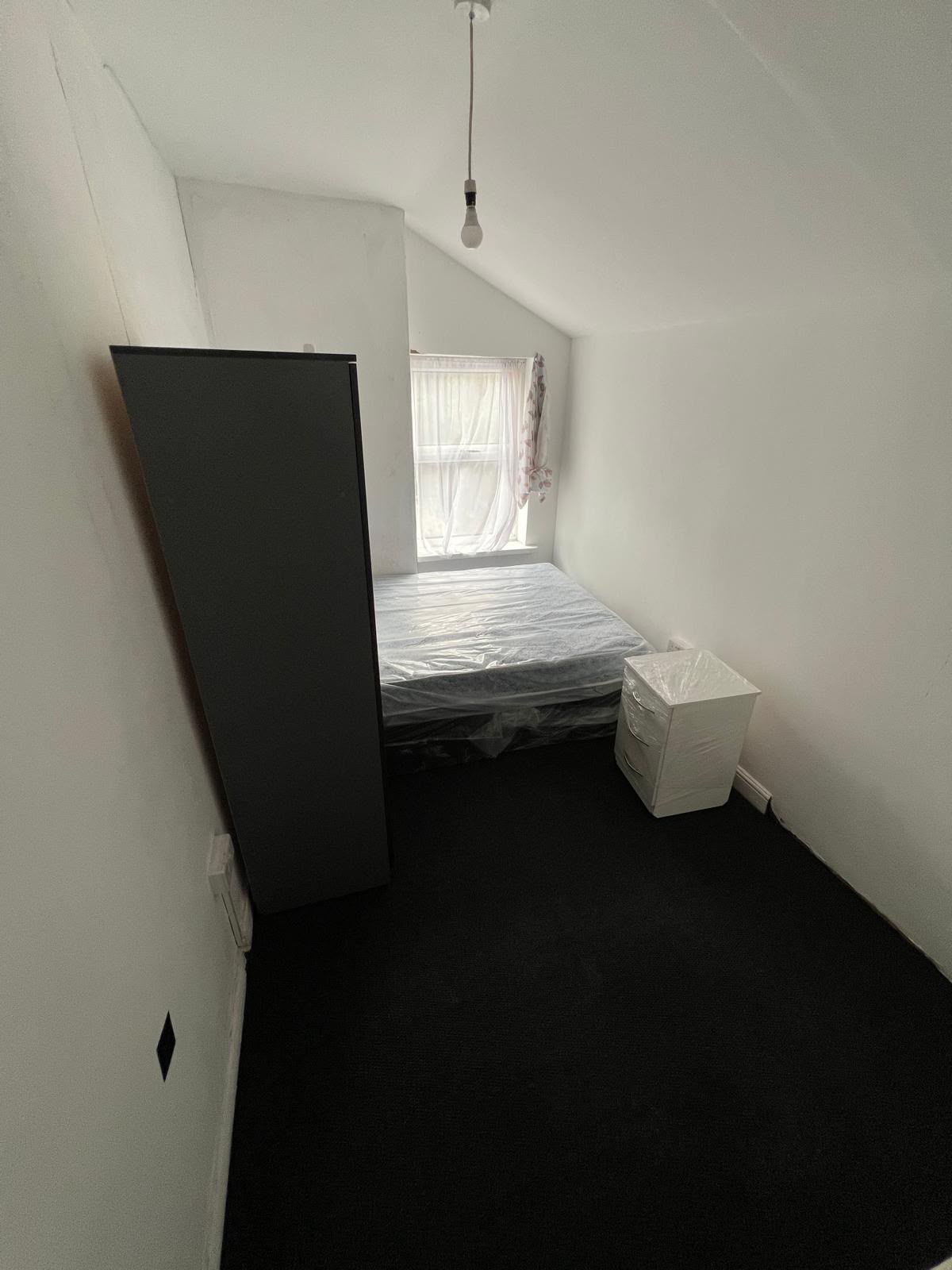 Double room, B10 9NH