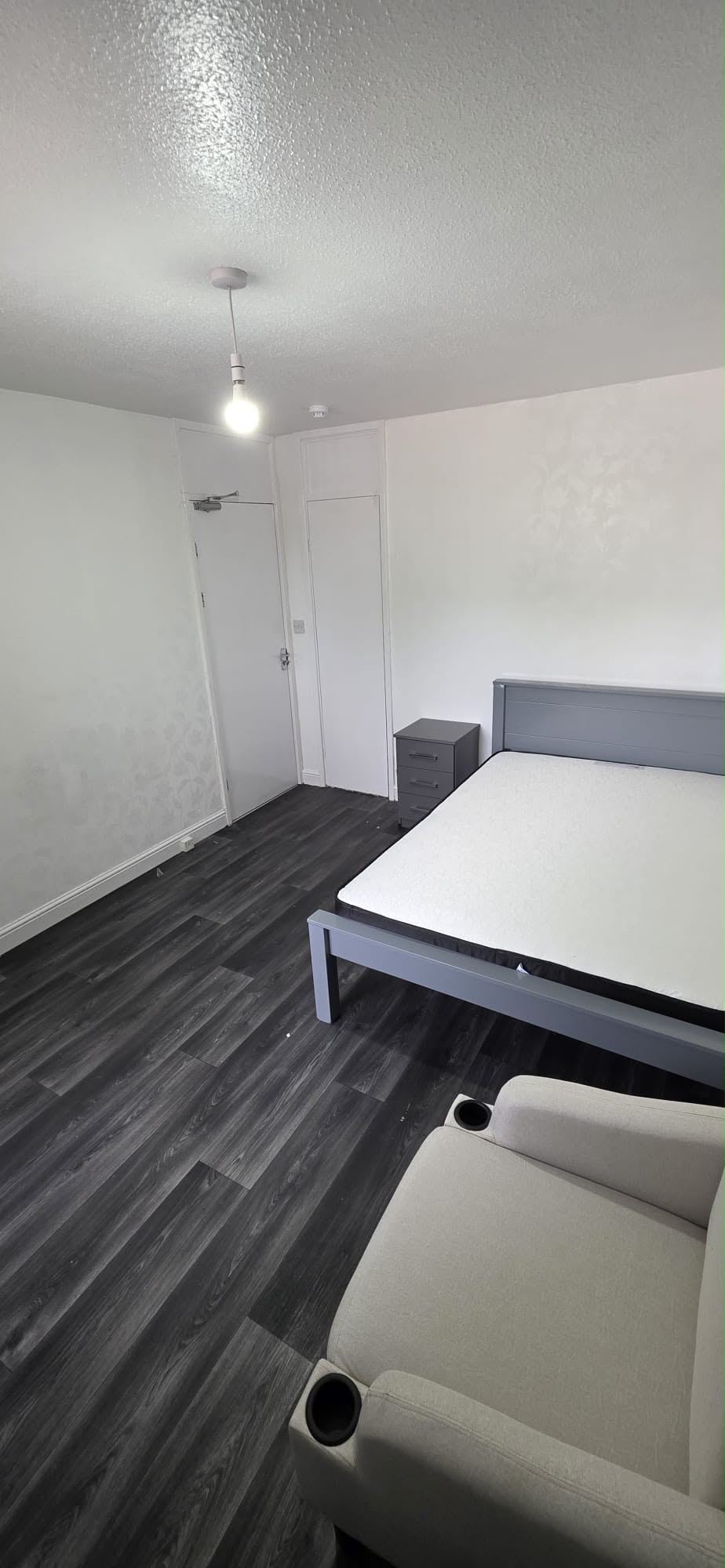 Double room, B32 3TQ