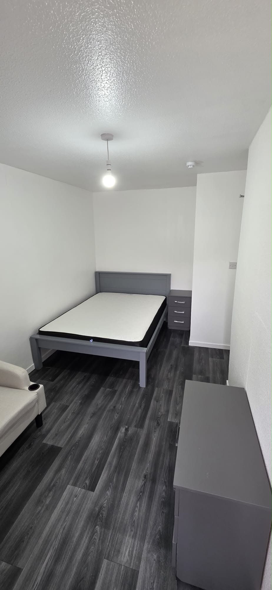 Double room, B32 3TQ